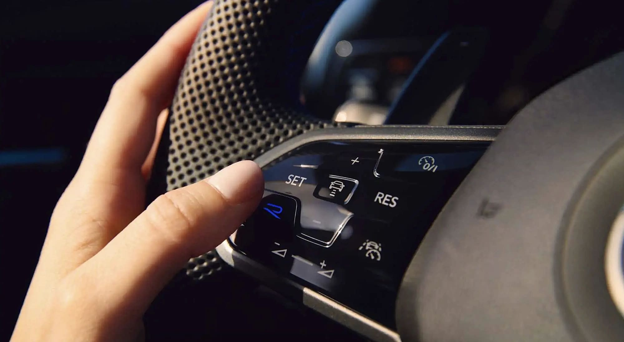 Nút cảm ứng trên vô-lăng của một mẫu Volkswagen. Ảnh: Volkswagen